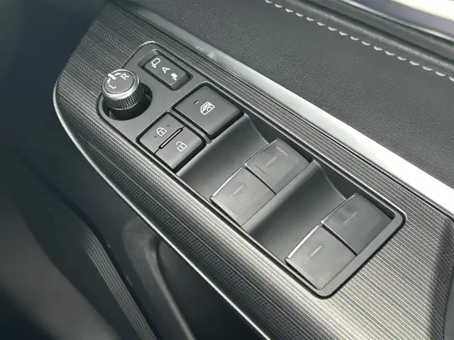 トヨタ ハリアー Z 福島県 2024(令6)年 0.4万km プレシャスブラックパール JBLプレミアムサウンド/トヨタセーフティセンス/レーンディパチャーアラート/ブラインドスポットモニター/純正メモリナビ/　【フルセグ/BT/USB/Miracast】/バックカメラ/ビルトインETC2.0/デジタルインナーミラー/電動リアゲート/ドライブレコーダー/ステアリングスイッチ/レーダークルーズコントロール/ハーフレザーシート/運転席パワーシート/LEDヘッドライト（AUTO機能付き）/　・フォグランプ/オートマチックハイビーム/ヘッドアップディスプレイ/パーキングアシスト/コーナーセンサー