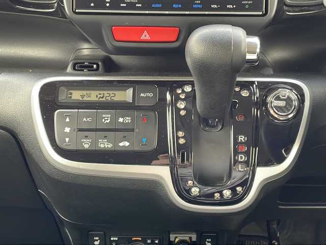 ホンダ Ｎ ＢＯＸ カスタム G Lパッケージ 青森県 2016(平28)年 9万km スマートブラック 4WD/純正８インチナビ・フルセグTV/CD・DVD・Bluetooth/バックカメラ/両側パワースライドドア/前席シートヒーター/純正エンジンスターター/リアシートスライド/シートバックテーブル/後席左右サンシェード/前ドライブレコーダー/HIDライト/LEDフォグランプ/社外14インチAWスタッドレス/社外14インチAW夏タイヤあり/スマートキー/プッシュスタート