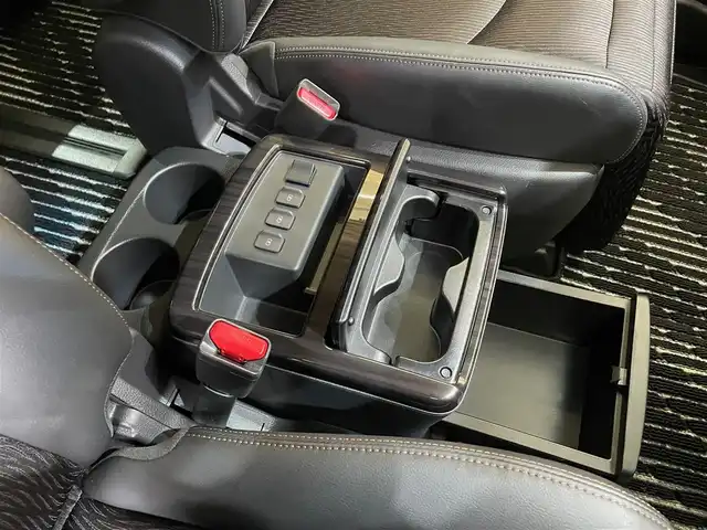 日産 エルグランド 250HWS アーバンクロム 岩手県 2020(令2)年 6.4万km ファントムブラック ４WD/アラウンドビューモニター/エマージェンシーブレーキ/レーンアシスト/両側パワースライドドア/横滑り防止装置/ソナー/純正ナビ/フルセグ/ETC/LEDヘッドライト/フォグランプ/純正18インチアルミホイール/エンジンスターター