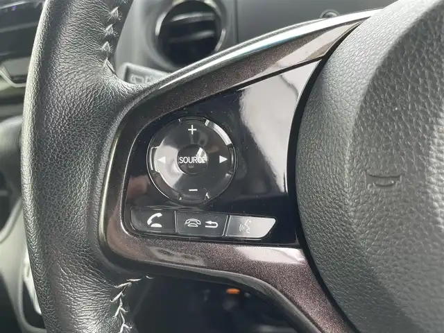 ホンダ Ｎ ＢＯＸ カスタム G L ターボ ホンダセンシング 熊本県 2018(平30)年 1.4万km プレミアムホワイトパールⅡ 社外メモリナビ/・AM/FM/CD/DVD/USB/SD/iPod/・Bluetooth/・フルセグTV/・バックカメラ/ホンダセンシング/・アダプティブクルーズコントロール/・車線維持支援システム/・衝突軽減ブレーキ/・誤発進抑制機能/・路外逸脱抑制機能/ビルトインETC/パドルシフト/ステアリングスイッチ/革巻きステアリング/ウィンカーミラー/電動格納ミラー/両側パワースライドスイッチ/チップアップ＆ダイブダウン機能付きスライドシート/ハンズフリーマイク/ロール式サンシェード/充電用USBソケット×２/ドアバイザー/フォグランプ/アイドリングストップ/純正フロアマット/純正アルミホイール