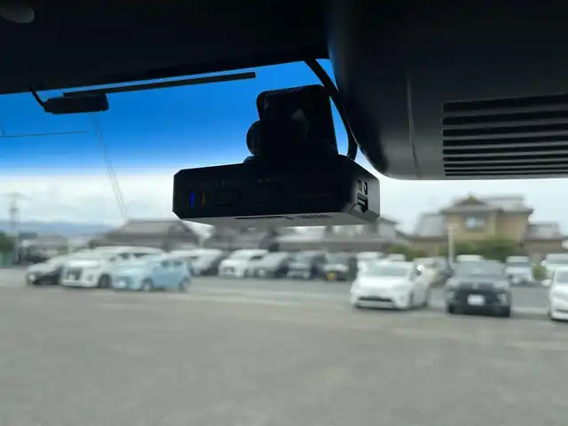 ホンダ Ｎ ＢＯＸ カスタム G L ターボ ホンダセンシング 熊本県 2018(平30)年 1.4万km プレミアムホワイトパールⅡ 社外メモリナビ/・AM/FM/CD/DVD/USB/SD/iPod/・Bluetooth/・フルセグTV/・バックカメラ/ホンダセンシング/・アダプティブクルーズコントロール/・車線維持支援システム/・衝突軽減ブレーキ/・誤発進抑制機能/・路外逸脱抑制機能/ビルトインETC/パドルシフト/ステアリングスイッチ/革巻きステアリング/ウィンカーミラー/電動格納ミラー/両側パワースライドスイッチ/チップアップ＆ダイブダウン機能付きスライドシート/ハンズフリーマイク/ロール式サンシェード/充電用USBソケット×２/ドアバイザー/フォグランプ/アイドリングストップ/純正フロアマット/純正アルミホイール
