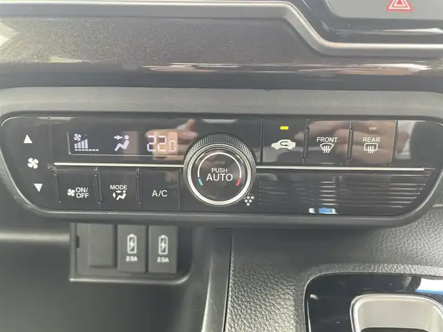 ホンダ Ｎ ＢＯＸ カスタム G L ターボ ホンダセンシング 熊本県 2018(平30)年 1.4万km プレミアムホワイトパールⅡ 社外メモリナビ/・AM/FM/CD/DVD/USB/SD/iPod/・Bluetooth/・フルセグTV/・バックカメラ/ホンダセンシング/・アダプティブクルーズコントロール/・車線維持支援システム/・衝突軽減ブレーキ/・誤発進抑制機能/・路外逸脱抑制機能/ビルトインETC/パドルシフト/ステアリングスイッチ/革巻きステアリング/ウィンカーミラー/電動格納ミラー/両側パワースライドスイッチ/チップアップ＆ダイブダウン機能付きスライドシート/ハンズフリーマイク/ロール式サンシェード/充電用USBソケット×２/ドアバイザー/フォグランプ/アイドリングストップ/純正フロアマット/純正アルミホイール