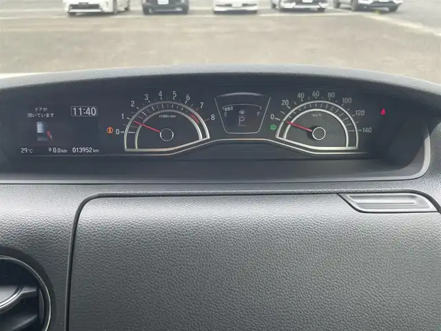 ホンダ Ｎ ＢＯＸ カスタム G L ターボ ホンダセンシング 熊本県 2018(平30)年 1.4万km プレミアムホワイトパールⅡ 社外メモリナビ/・AM/FM/CD/DVD/USB/SD/iPod/・Bluetooth/・フルセグTV/・バックカメラ/ホンダセンシング/・アダプティブクルーズコントロール/・車線維持支援システム/・衝突軽減ブレーキ/・誤発進抑制機能/・路外逸脱抑制機能/ビルトインETC/パドルシフト/ステアリングスイッチ/革巻きステアリング/ウィンカーミラー/電動格納ミラー/両側パワースライドスイッチ/チップアップ＆ダイブダウン機能付きスライドシート/ハンズフリーマイク/ロール式サンシェード/充電用USBソケット×２/ドアバイザー/フォグランプ/アイドリングストップ/純正フロアマット/純正アルミホイール