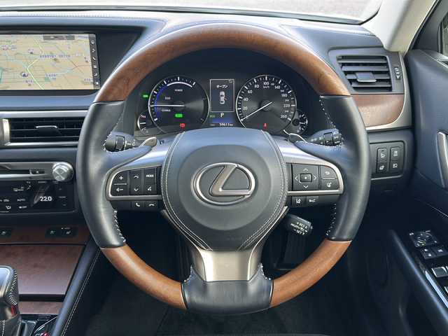 レクサス ＧＳ 300h バージョンL 岐阜県 2018(平30)年 6万km 白 /純正ナビ/(Bluetooth接続/CD/DVD/ミュージックプレイヤー)//フルセグテレビ//バックカメラ//電子制御ブレーキシステム//ビークルスタビリティコントロール//トラクションコントロール//ヒルスタートアシストコントロール//バリアブルギアレシオステアリング//ダイナミックリアステアリング//エレクトリックパワーステアリング//アダプティブバリアブルサスペンションシステム//レクサスダイナミックハンドリングシステム//ビークルダイナミクスインテグレイテッドマネージメント//レーダークルーズコントロール//レーンキーピングアシスト//クリアランスソナー//パワーバックドア//リアサンシェード//シートヒーター//ETC//プッシュスタート