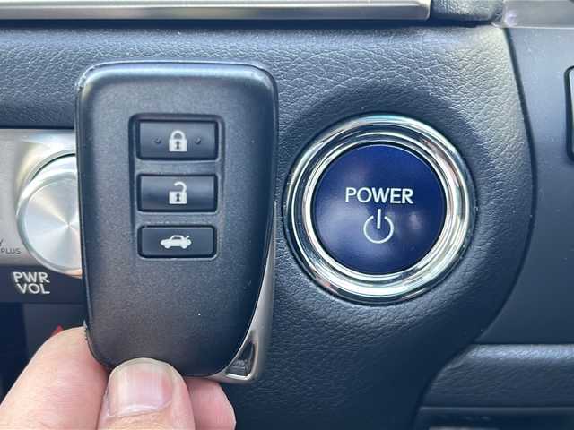 レクサス ＧＳ 300h バージョンL 岐阜県 2018(平30)年 6万km 白 /純正ナビ/(Bluetooth接続/CD/DVD/ミュージックプレイヤー)//フルセグテレビ//バックカメラ//電子制御ブレーキシステム//ビークルスタビリティコントロール//トラクションコントロール//ヒルスタートアシストコントロール//バリアブルギアレシオステアリング//ダイナミックリアステアリング//エレクトリックパワーステアリング//アダプティブバリアブルサスペンションシステム//レクサスダイナミックハンドリングシステム//ビークルダイナミクスインテグレイテッドマネージメント//レーダークルーズコントロール//レーンキーピングアシスト//クリアランスソナー//パワーバックドア//リアサンシェード//シートヒーター//ETC//プッシュスタート