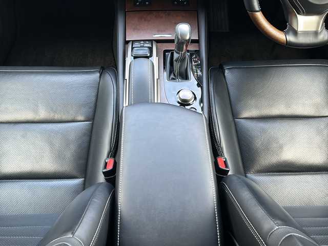 レクサス ＧＳ 300h バージョンL 岐阜県 2018(平30)年 6万km 白 /純正ナビ/(Bluetooth接続/CD/DVD/ミュージックプレイヤー)//フルセグテレビ//バックカメラ//電子制御ブレーキシステム//ビークルスタビリティコントロール//トラクションコントロール//ヒルスタートアシストコントロール//バリアブルギアレシオステアリング//ダイナミックリアステアリング//エレクトリックパワーステアリング//アダプティブバリアブルサスペンションシステム//レクサスダイナミックハンドリングシステム//ビークルダイナミクスインテグレイテッドマネージメント//レーダークルーズコントロール//レーンキーピングアシスト//クリアランスソナー//パワーバックドア//リアサンシェード//シートヒーター//ETC//プッシュスタート