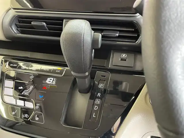 日産 ルークス X 岩手県 2023(令5)年 1.4万km スパークリングレッドM ワンオーナー/４WD/寒冷地仕様/ハンズフリーオートスライドドア/アラウンドビューモニター/エマージェンシーブレーキ/踏み間違い衝突防止アシスト/前後ソナー/ハイビームアシスト/レーンアシスト/横滑り防止装置/アイドリングストップ/シートヒーター/ステアリングヒーター/サーキュレーター/ロールサンシェード/シートバックテーブル/純正ナビ/（フルセグ/SD/Bluetooth/AM/FM）/ステアリングスイッチ/ETC/ドライブレコーダー/ヘッドライトレベライザー/14インチスチールホイール　純正ホイールキャップ