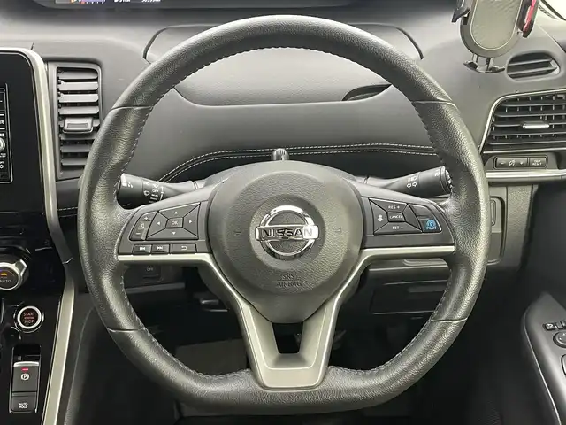 日産 セレナ ハイウェイスター プロパイロットED 岡山県 2016(平28)年 5.1万km ブリリアントホワイトパール 純正ナビ/（CD/DVD/BT/USB/フルセグ/AUX)/プロパイロット/・レーダークルーズコントロール/・レーンキープアシスト/衝突軽減ブレーキ/両側電動スライド/ビルトインＥＴＣ/バックカメラ/純正ドライブレコーダー（前）/コーナーセンサー（前後）/プッシュスタート/アイドリングストップ/スマートキー×1/純正フロアマット/純正アルミホイール/オートライト/フォグランプ/ハンズフリーオートスライド/ISOFIX/後席サンシェイド/ステアリングスイッチ/チルトステアリング/シートリフター/シートバックテーブル/ウインカーミラー/新車保証書/取扱説明書/スペアキー×1