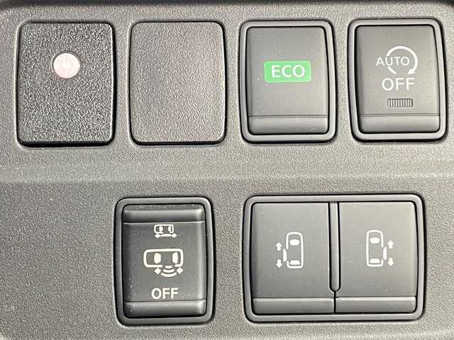 日産 セレナ ハイウェイスター プロパイロットED 大阪府 2016(平28)年 5.1万km ブリリアントホワイトパール プロパイロット/　・衝突軽減ブレーキ/　・レーダークルーズコントロール/　・レーンキープアシスト/純正ナビ/　CD/DVD/Bluetooth/USB/フルセグ/AUX/バックカメラ/両側パワースライドドア/ビルトインＥＴＣ/純正ドライブレコーダー（前）/コーナーセンサー（前後）/プッシュスタート/アイドリングストップ/スマートキー×1/純正フロアマット/純正アルミホイール/オートライト/フォグランプ/ハンズフリーオートスライド/ISOFIX/後席サンシェイド/ステアリングスイッチ/チルトステアリング/シートリフター/シートバックテーブル/ウインカーミラー