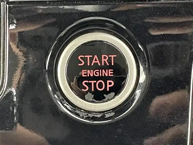 日産 セレナ ハイウェイスター プロパイロットED 大阪府 2016(平28)年 5.1万km ブリリアントホワイトパール プロパイロット/　・衝突軽減ブレーキ/　・レーダークルーズコントロール/　・レーンキープアシスト/純正ナビ/　CD/DVD/Bluetooth/USB/フルセグ/AUX/バックカメラ/両側パワースライドドア/ビルトインＥＴＣ/純正ドライブレコーダー（前）/コーナーセンサー（前後）/プッシュスタート/アイドリングストップ/スマートキー×1/純正フロアマット/純正アルミホイール/オートライト/フォグランプ/ハンズフリーオートスライド/ISOFIX/後席サンシェイド/ステアリングスイッチ/チルトステアリング/シートリフター/シートバックテーブル/ウインカーミラー