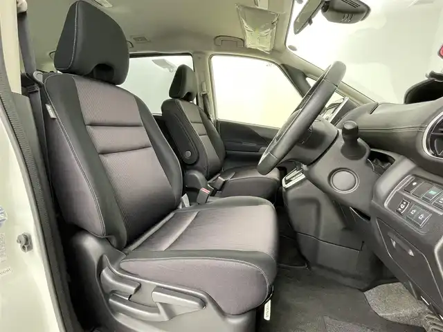 日産 セレナ ハイウェイスター プロパイロットED 大阪府 2016(平28)年 5.1万km ブリリアントホワイトパール プロパイロット/　・衝突軽減ブレーキ/　・レーダークルーズコントロール/　・レーンキープアシスト/純正ナビ/　CD/DVD/Bluetooth/USB/フルセグ/AUX/バックカメラ/両側パワースライドドア/ビルトインＥＴＣ/純正ドライブレコーダー（前）/コーナーセンサー（前後）/プッシュスタート/アイドリングストップ/スマートキー×1/純正フロアマット/純正アルミホイール/オートライト/フォグランプ/ハンズフリーオートスライド/ISOFIX/後席サンシェイド/ステアリングスイッチ/チルトステアリング/シートリフター/シートバックテーブル/ウインカーミラー