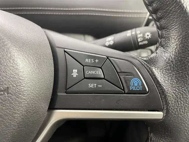 日産 セレナ ハイウェイスター プロパイロットED 大阪府 2016(平28)年 5.1万km ブリリアントホワイトパール プロパイロット/　・衝突軽減ブレーキ/　・レーダークルーズコントロール/　・レーンキープアシスト/純正ナビ/　CD/DVD/Bluetooth/USB/フルセグ/AUX/バックカメラ/両側パワースライドドア/ビルトインＥＴＣ/純正ドライブレコーダー（前）/コーナーセンサー（前後）/プッシュスタート/アイドリングストップ/スマートキー×1/純正フロアマット/純正アルミホイール/オートライト/フォグランプ/ハンズフリーオートスライド/ISOFIX/後席サンシェイド/ステアリングスイッチ/チルトステアリング/シートリフター/シートバックテーブル/ウインカーミラー