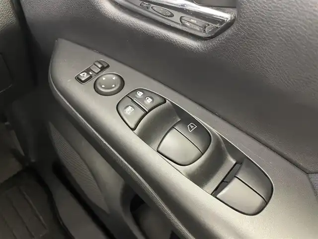 日産 セレナ ハイウェイスター プロパイロットED 大阪府 2016(平28)年 5.1万km ブリリアントホワイトパール プロパイロット/　・衝突軽減ブレーキ/　・レーダークルーズコントロール/　・レーンキープアシスト/純正ナビ/　CD/DVD/Bluetooth/USB/フルセグ/AUX/バックカメラ/両側パワースライドドア/ビルトインＥＴＣ/純正ドライブレコーダー（前）/コーナーセンサー（前後）/プッシュスタート/アイドリングストップ/スマートキー×1/純正フロアマット/純正アルミホイール/オートライト/フォグランプ/ハンズフリーオートスライド/ISOFIX/後席サンシェイド/ステアリングスイッチ/チルトステアリング/シートリフター/シートバックテーブル/ウインカーミラー