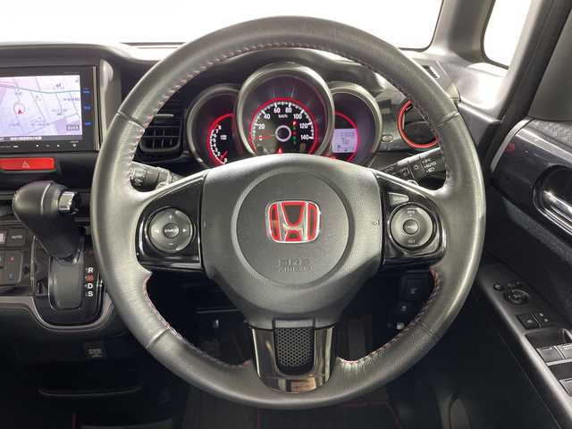 ホンダ Ｎ ＢＯＸ カスタム G ターボ Lパッケージ 神奈川県 2015(平27)年 7.7万km ミラノレッド 純正ナビ/・型番：VXM-155VFi/・フルセグTV/Bluetooth/CD/DVD/・バックカメラ/純正フリップダウンモニター/ターボ/両側パワースライドドア/クルーズコントロール/革巻きステアリング/・ステアリングリモコン/・パドルシフト/ハーフレザーシート/プッシュスタート/・スマートキー/HIDヘッドライト/・オートライト/・フォグライト/純正フロアマット/電動格納ミラー/ETC