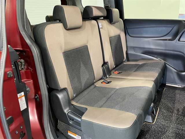 トヨタ シエンタ G グランパー 愛知県 2020(令2)年 1.1万km センシュアルレッドマイカ 純正ナビ【NSZT-W68T】/パノラミックビューモニター/両側パワースライドドア/衝突軽減ブレーキ/レーンディパーチャーアラート/クリアランスソナー/先行車発進告知/ドライブレコーダー/ビルトインＥＴＣ/USBポート/ＩＳＯＦＩＸ/LEDヘッドライト/オートハイビーム/純正フロアマット/アイドリングストップ