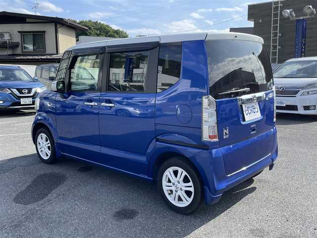 ホンダ Ｎ ＢＯＸ 2トーン SSパッケージ 山形県 2017(平29)年 6.1万km 青Ⅱ (株)IDOMが運営する【じしゃロン山形店】の自社ローン専用車両になります。/こちらは現金またはオートローンご利用時の価格です。/自社ローンご希望の方は別途その旨お申付け下さい。/GatherSDナビ/（CD/DVD/BT/TV/AM/FM）/バックカメラ/両側パワースライドドア/ビルトインETC/D/N席シートヒーター/電動格納ウィンカーミラー/ステアリングスイッチ/D/N席背面テーブル/後席サンシェード/スマートキー/プッシュスタート/横滑り防止機能