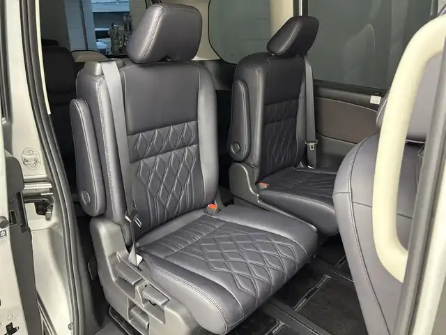 日産 セレナ e－パワー ハイウェイスター G 福岡県 2022(令4)年 5.2万km ブリリアントシルバー 後席モニター　/純正１０型ナビ　/全方位カメラ　/プロパイロット　/セーフティパックＡ　/両電動スライドドア　/ＢＳＭ　/ドライブモード　/デジタルルームミラー　/ＴＶキャンセラー　/ドラレコ　/ＥＴＣ　/純正アルミホイール