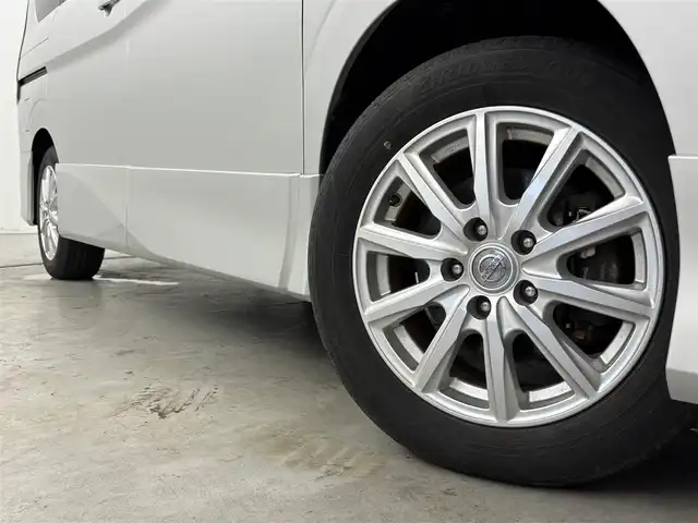 日産 セレナ e－パワー ハイウェイスター G 福岡県 2022(令4)年 5.2万km ブリリアントシルバー 後席モニター　/純正１０型ナビ　/全方位カメラ　/プロパイロット　/セーフティパックＡ　/両電動スライドドア　/ＢＳＭ　/ドライブモード　/デジタルルームミラー　/ＴＶキャンセラー　/ドラレコ　/ＥＴＣ　/純正アルミホイール