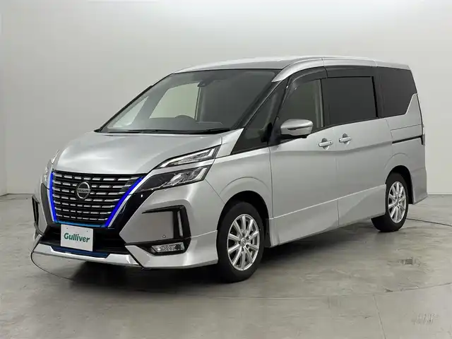 日産 セレナ e－パワー ハイウェイスター G 福岡県 2022(令4)年 5.2万km ブリリアントシルバー 後席モニター　/純正１０型ナビ　/全方位カメラ　/プロパイロット　/セーフティパックＡ　/両電動スライドドア　/ＢＳＭ　/ドライブモード　/デジタルルームミラー　/ＴＶキャンセラー　/ドラレコ　/ＥＴＣ　/純正アルミホイール