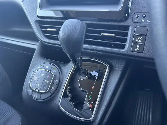トヨタ ノア X 鳥取県 2018(平30)年 3.2万km アバンギャルドブロンズメタリック 純正9型ナビ/フルセグ/DVD/CD/BT/バックカメラ・ETC/トヨタセーフティセンス/レーンキープアシスト/クルーズコントロール/両側パワースライドドア/プッシュエンジンスタート/アイドリングストップ/LEDヘットライト/前後クリアランスソナー/社外アルミホイール/（スタットレスセット６分山）/フロアマット・ドアバイザー/スペアキー/サマータイヤ積込