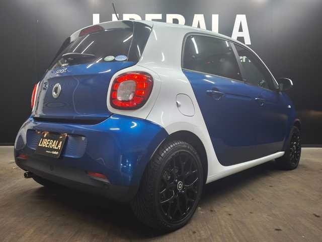 スマート ＭＣＣ スマート フォーフォー ターボ 群馬県 2016(平28)年 3.3万km 青 黒革シート　/ガラスルーフ　/シートヒーター　/バックカメラ　/コーナーセンサー　/社外ナビ　/Ｂｌｕｅｔｏｏｔｈ　/ＥＴＣ　/社外フルセグＴＶ　　/純正１６インチアルミホイール　/スペアキー　/純正フロアマット　/ＵＳＢ