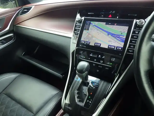 トヨタ ハリアー プログレス 千葉県 2018(平30)年 4.3万km ホワイトパールクリスタルシャイン Toyota Safety Sense/・プリクラッシュセーフティ/・レーンディパーチャーアラート/・オートハイビーム/・レーダークルーズコントロール/パワーバックドア/ハーフレザーシート/JBL/純正ナビ/地デジTV/【DVD/CD再生機能　Bluetooth接続】/パノラミックビューモニター/ドライブレコーダー/革巻きステアリング/ETC/LEDヘッドライト/フォグライト/ウインカーミラー/クリアランスソナー/純正18インチアルミホイル/サイド/カーテンエアバッグ/スマートキー