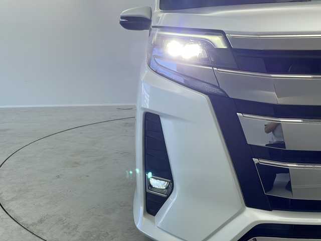 トヨタ ノア Si ダブルバイビーⅡ 茨城県 2018(平30)年 6.1万km ホワイトパールクリスタルシャイン ワンオーナー　１１型ナビ　フルセグＴＶ　バックカメラ　両側電動スライドドア　　衝突軽減ブレーキドライブレコーダー　黒革コンビシート　エアロ　スマートキー　ＥＴＣ　ＬＥＤライト　オートライト　禁煙車