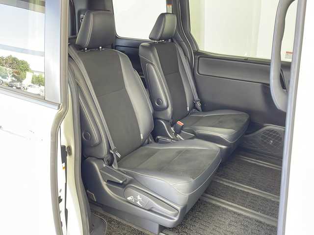 トヨタ ノア Si ダブルバイビーⅡ 茨城県 2018(平30)年 6.1万km ホワイトパールクリスタルシャイン ワンオーナー　１１型ナビ　フルセグＴＶ　バックカメラ　両側電動スライドドア　　衝突軽減ブレーキドライブレコーダー　黒革コンビシート　エアロ　スマートキー　ＥＴＣ　ＬＥＤライト　オートライト　禁煙車