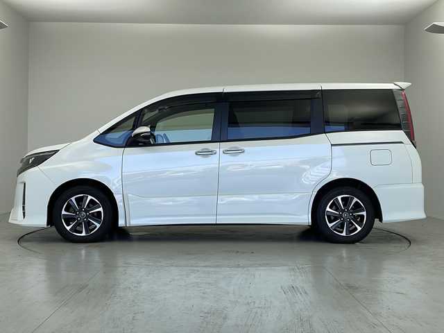 トヨタ ノア Si ダブルバイビーⅡ 茨城県 2018(平30)年 6.1万km ホワイトパールクリスタルシャイン ワンオーナー　１１型ナビ　フルセグＴＶ　バックカメラ　両側電動スライドドア　　衝突軽減ブレーキドライブレコーダー　黒革コンビシート　エアロ　スマートキー　ＥＴＣ　ＬＥＤライト　オートライト　禁煙車