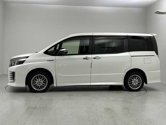 トヨタ ヴォクシー ハイブリッド ZS 煌Ⅱ 茨城県 2016(平28)年 7.8万km ホワイトパールクリスタルシャイン 純正１０インチナビ　ETC　ドラレコ　両側電動スライドドア　バックカメラ　レーンキープアシスト　衝突軽減ブレーキ　オートライト　LED　純正アルミホイール　
