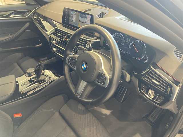 ＢＭＷ ５２３ｄ ED ミッション:インポッシブル 熊本県 2019(平31)年 6.5万km サファイアブラックP 限定車：エディション・ミッションインポッシブル/純正HDDナビ/360°カメラ/コーナーセンサー/ハーマンカードンプレミアムサラウンドシステム/Bluetooth/USB/DVD/CD/フルセグTV/アダプティブクルーズコントロール/ヘッドアップディスプレイ/インテリジェントセーフティー/オートマチックハイビーム/パワートランクドア/オートホールドアシスト/LEDヘッドライト/LEDフォグライト/ドライブレコーダー/ETC2.0/【EDミッションインポッシブル/ブラック・サファイア（475）】