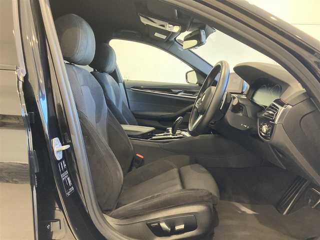 ＢＭＷ ５２３ｄ ED ミッション:インポッシブル 熊本県 2019(平31)年 6.5万km サファイアブラックP 限定車：エディション・ミッションインポッシブル/純正HDDナビ/360°カメラ/コーナーセンサー/ハーマンカードンプレミアムサラウンドシステム/Bluetooth/USB/DVD/CD/フルセグTV/アダプティブクルーズコントロール/ヘッドアップディスプレイ/インテリジェントセーフティー/オートマチックハイビーム/パワートランクドア/オートホールドアシスト/LEDヘッドライト/LEDフォグライト/ドライブレコーダー/ETC2.0/【EDミッションインポッシブル/ブラック・サファイア（475）】