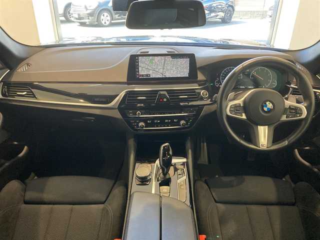 ＢＭＷ ５２３ｄ ED ミッション:インポッシブル 熊本県 2019(平31)年 6.5万km サファイアブラックP 限定車：エディション・ミッションインポッシブル/純正HDDナビ/360°カメラ/コーナーセンサー/ハーマンカードンプレミアムサラウンドシステム/Bluetooth/USB/DVD/CD/フルセグTV/アダプティブクルーズコントロール/ヘッドアップディスプレイ/インテリジェントセーフティー/オートマチックハイビーム/パワートランクドア/オートホールドアシスト/LEDヘッドライト/LEDフォグライト/ドライブレコーダー/ETC2.0/【EDミッションインポッシブル/ブラック・サファイア（475）】