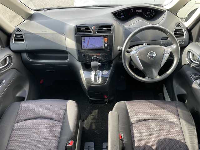 日産 セレナ ハイウェイスター S HV エアロ 新潟県 2013(平25)年 7.1万km スーパーブラック メモリナビ/ワンセグテレビ/純正ホイール夏タイヤ装着/ウィンカーミラー/クルーズコントロール/ドアバイザー/プッシュスタート/片側パワースライドドア/ETC/ドライブレコーダー/純正フロアマット/電動格納ドアミラー/スペアキー1個