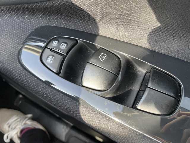 日産 セレナ ハイウェイスター S HV エアロ 新潟県 2013(平25)年 7.1万km スーパーブラック メモリナビ/ワンセグテレビ/純正ホイール夏タイヤ装着/ウィンカーミラー/クルーズコントロール/ドアバイザー/プッシュスタート/片側パワースライドドア/ETC/ドライブレコーダー/純正フロアマット/電動格納ドアミラー/スペアキー1個