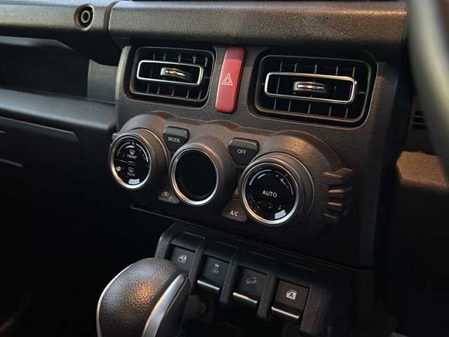 スズキ ジムニー XC 福島県 2023(令5)年 0.7万km ジャングルグリーン 4WD ナビ フルセグTV　Bluetooth バックカメラ オートクルーズ 衝突軽減ブレーキ シートヒーター ETC レーンキープ LEDヘッドライト フォグランプ オートライト スマートキー