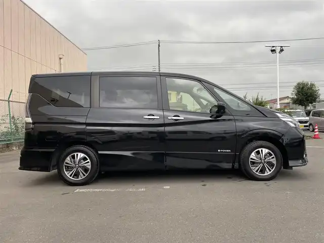 日産 セレナ e－パワー ハイウェイスター V 東京都 2020(令2)年 2.7万km ダイヤモンドブラック アラウンドビューモニター　/両側電動スライドドア　/純正１０インチナビ　/・フルセグ　/・Ｂｌｕｅｔｏｏｔｈ　/・ＣＤ／ＤＶＤ再生　/プロパイロット　/・オートクルーズ　/・ブラインドスポットモニター　/・クリアランスソナー