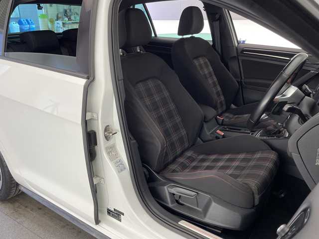 フォルクスワーゲン ゴルフ ＧＴＩ 宮崎県 2015(平27)年 8.8万km ピュアホワイト 純正ナビ/Ｂｌｕｅｔｏｏｔｈ　/ＦＭ／ＡＭ　/コーナセンサー　/クルーズコントロール/パドルシフト/ドライブレコーダー/オートホールド　/オートライト　/プッシュスタート/スペアキー　/ＥＴＣ　/横滑り防止機能