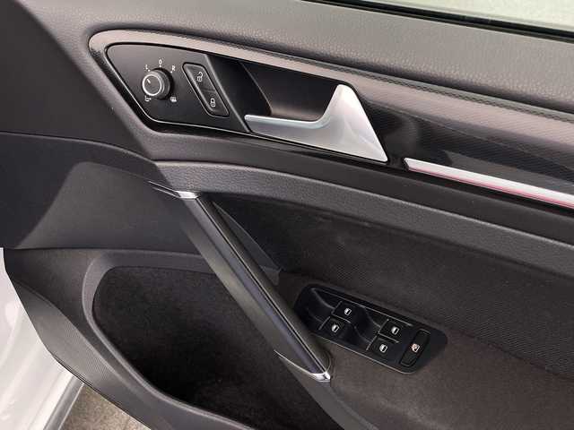 フォルクスワーゲン ゴルフ ＧＴＩ 宮崎県 2015(平27)年 8.8万km ピュアホワイト 純正ナビ/Ｂｌｕｅｔｏｏｔｈ　/ＦＭ／ＡＭ　/コーナセンサー　/クルーズコントロール/パドルシフト/ドライブレコーダー/オートホールド　/オートライト　/プッシュスタート/スペアキー　/ＥＴＣ　/横滑り防止機能