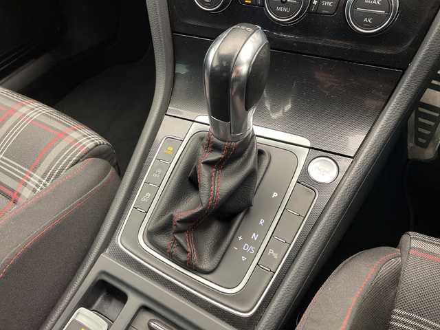 フォルクスワーゲン ゴルフ ＧＴＩ 宮崎県 2015(平27)年 8.8万km ピュアホワイト 純正ナビ/Ｂｌｕｅｔｏｏｔｈ　/ＦＭ／ＡＭ　/コーナセンサー　/クルーズコントロール/パドルシフト/ドライブレコーダー/オートホールド　/オートライト　/プッシュスタート/スペアキー　/ＥＴＣ　/横滑り防止機能