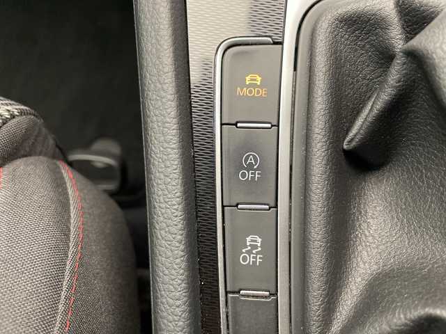 フォルクスワーゲン ゴルフ ＧＴＩ 宮崎県 2015(平27)年 8.8万km ピュアホワイト 純正ナビ/Ｂｌｕｅｔｏｏｔｈ　/ＦＭ／ＡＭ　/コーナセンサー　/クルーズコントロール/パドルシフト/ドライブレコーダー/オートホールド　/オートライト　/プッシュスタート/スペアキー　/ＥＴＣ　/横滑り防止機能