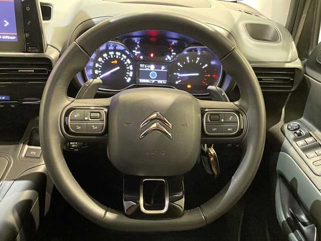 シトロエン シトロエン ベルランゴ シャイン ブルーHDi XTRパック 新潟県 2023(令5)年 2.1万km サーブル パノラマガラスルーフ/アクティブクルーズコントロール/AppleCarPlay/AndroidAuto/TV/ブラインドスポットモニター/インテリジェントハイビーム/純正ディスプレイオーディオ/バックカメラ（トップリアビジョン機能付）/サイドカメラ/クリアランスソナー/ETC/ドライブレコーダー/パドルシフト/アイドリングストップ/プッシュスタート/ アクティブセーフティブレーキ/レーンキープアシスト/トラフィックサインインフォメーション