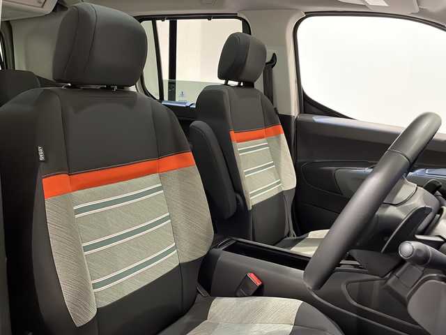 シトロエン シトロエン ベルランゴ シャイン ブルーHDi XTRパック 新潟県 2023(令5)年 2.1万km サーブル パノラマガラスルーフ/アクティブクルーズコントロール/AppleCarPlay/AndroidAuto/TV/ブラインドスポットモニター/インテリジェントハイビーム/純正ディスプレイオーディオ/バックカメラ（トップリアビジョン機能付）/サイドカメラ/クリアランスソナー/ETC/ドライブレコーダー/パドルシフト/アイドリングストップ/プッシュスタート/ アクティブセーフティブレーキ/レーンキープアシスト/トラフィックサインインフォメーション