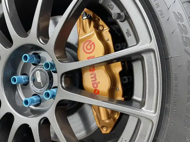 スバル ＢＲＺ STIスポーツ 群馬県 2024(令6)年 1.3万km アイスシルバーメタリック Brembo製フロント(17インチ対向4ポッド)/リヤ(17インチ対向2ポッド)ベンチレーテッドディスクブレーキ(ゴールドキャリパー)/STIフルエアロ(フロント/サイド/リア/リアアンダー)/BBS18インチアルミホイール/HKSマフラー/HKSエアクリーナー/HKS車高調/＝＝＝＝＝/純正9インチナビ/・AM/FM/CD/DVD/USB/Bluetooth/フルセグTV/＝＝＝＝＝/純正９インチナビ　Ｂｒｅｍｂｏキャリパー　ＳＴＩフルエアロ　ＢＢＳアルミホイール　ＨＫＳマフラー　ＨＫＳエアクリーナー　ＨＫＳ車高調　アイサイト　バックカメラ　ドライブレコーダー　ＥＴＣ２．０　禁煙車