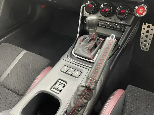 スバル ＢＲＺ STIスポーツ 群馬県 2024(令6)年 1.3万km アイスシルバーメタリック Brembo製フロント(17インチ対向4ポッド)/リヤ(17インチ対向2ポッド)ベンチレーテッドディスクブレーキ(ゴールドキャリパー)/STIフルエアロ(フロント/サイド/リア/リアアンダー)/BBS18インチアルミホイール/HKSマフラー/HKSエアクリーナー/HKS車高調/＝＝＝＝＝/純正9インチナビ/・AM/FM/CD/DVD/USB/Bluetooth/フルセグTV/＝＝＝＝＝/純正９インチナビ　Ｂｒｅｍｂｏキャリパー　ＳＴＩフルエアロ　ＢＢＳアルミホイール　ＨＫＳマフラー　ＨＫＳエアクリーナー　ＨＫＳ車高調　アイサイト　バックカメラ　ドライブレコーダー　ＥＴＣ２．０　禁煙車