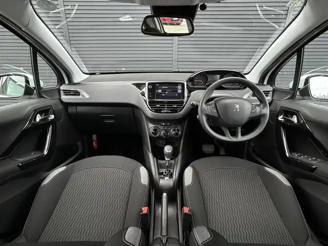 プジョー ２０８ スタイル 茨城県 2016(平28)年 0.7万km ビアンカホワイト ワンオ-ナ- /純正ナビ /12セグ /バックカメラ /ETC /アクティブシティブレーキ /クルーズコントロール /純正15インチアルミホイール /オートライト /フロアマット /シートリフター  /禁煙車