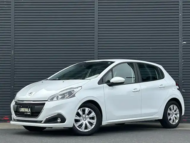 プジョー ２０８ スタイル 茨城県 2016(平28)年 0.7万km ビアンカホワイト ワンオ-ナ- /純正ナビ /12セグ /バックカメラ /ETC /アクティブシティブレーキ /クルーズコントロール /純正15インチアルミホイール /オートライト /フロアマット /シートリフター  /禁煙車