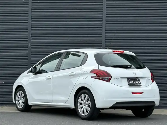 プジョー ２０８ スタイル 茨城県 2016(平28)年 0.7万km ビアンカホワイト ワンオ-ナ- /純正ナビ /12セグ /バックカメラ /ETC /アクティブシティブレーキ /クルーズコントロール /純正15インチアルミホイール /オートライト /フロアマット /シートリフター  /禁煙車