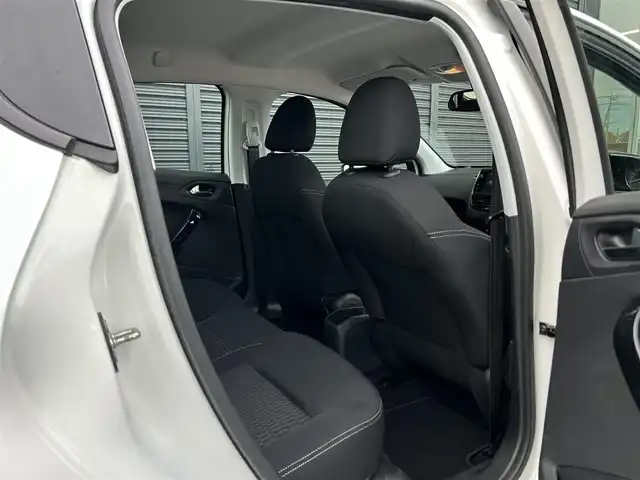 プジョー ２０８ スタイル 茨城県 2016(平28)年 0.7万km ビアンカホワイト ワンオ-ナ- /純正ナビ /12セグ /バックカメラ /ETC /アクティブシティブレーキ /クルーズコントロール /純正15インチアルミホイール /オートライト /フロアマット /シートリフター  /禁煙車