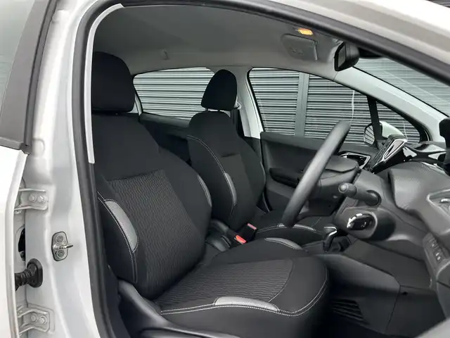 プジョー ２０８ スタイル 茨城県 2016(平28)年 0.7万km ビアンカホワイト ワンオ-ナ- /純正ナビ /12セグ /バックカメラ /ETC /アクティブシティブレーキ /クルーズコントロール /純正15インチアルミホイール /オートライト /フロアマット /シートリフター  /禁煙車